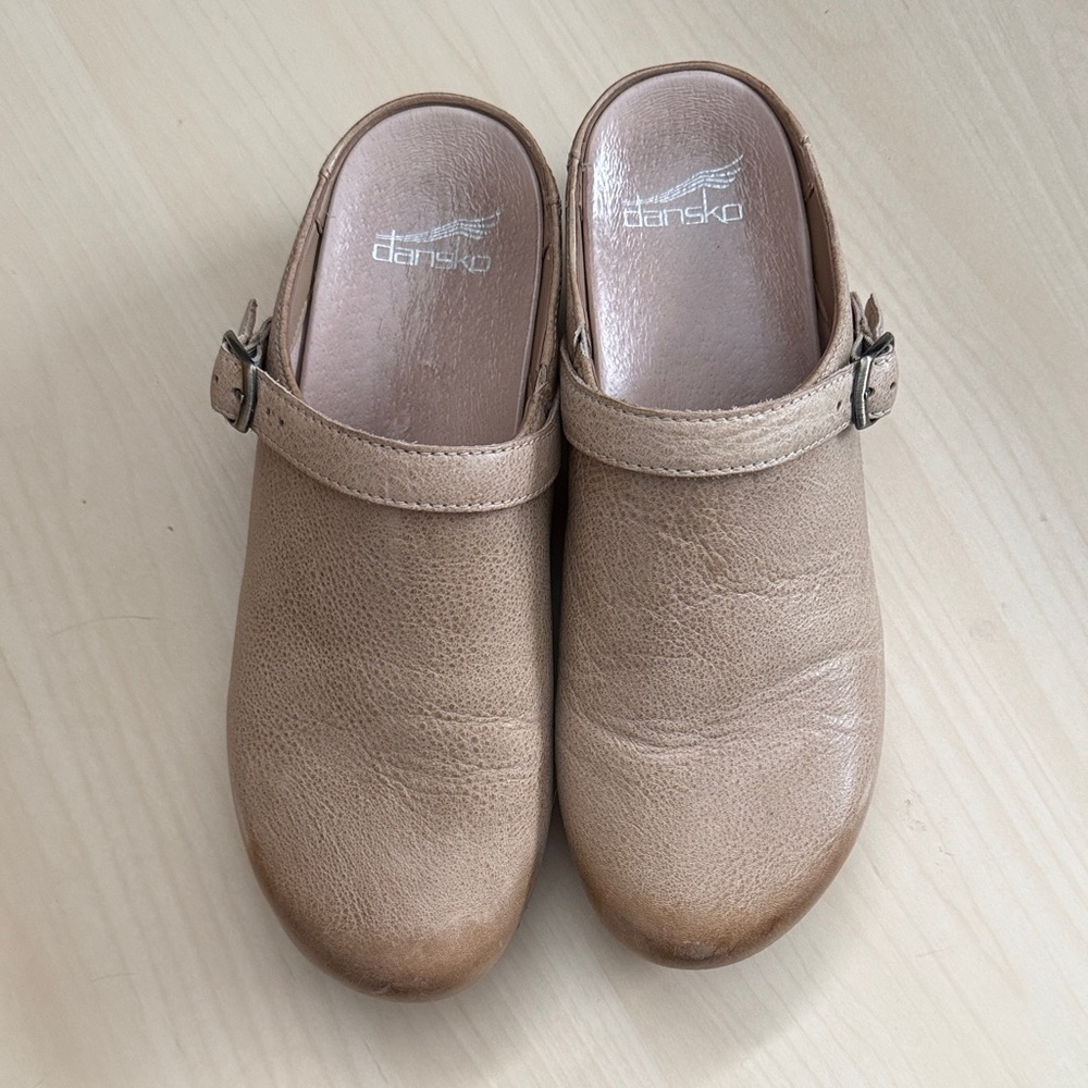 Dansko Women's Beige Leather Mules Size 39